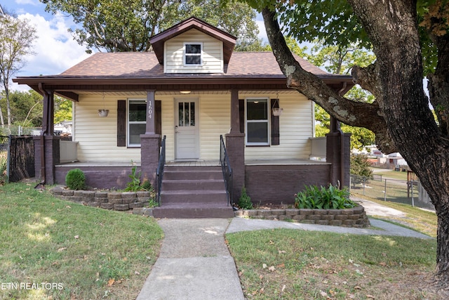 bungalow-style home featuring a front lawn and a porch