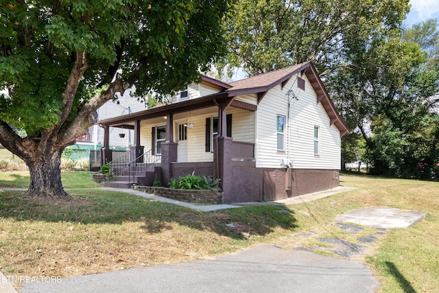 view of front of home featuring a front lawn and a porch