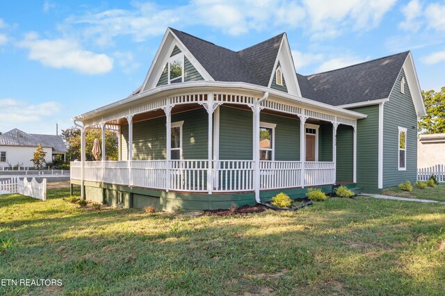 view of front of home with a front lawn and covered porch