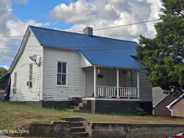 view of front of home featuring a porch