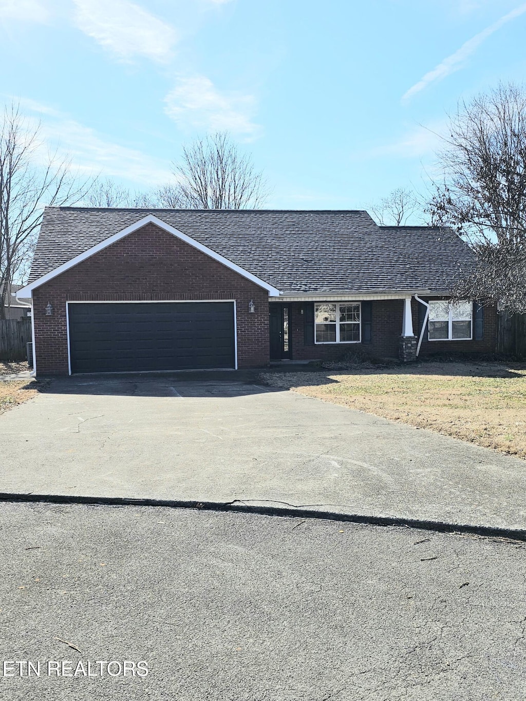 single story home featuring a garage