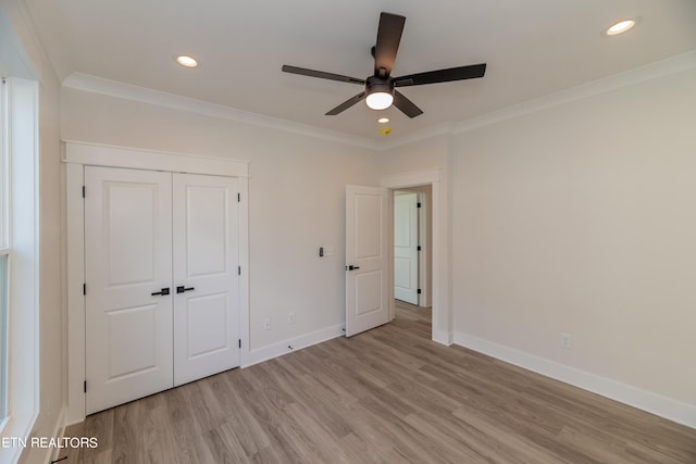 unfurnished bedroom featuring light wood finished floors, recessed lighting, baseboards, and ornamental molding