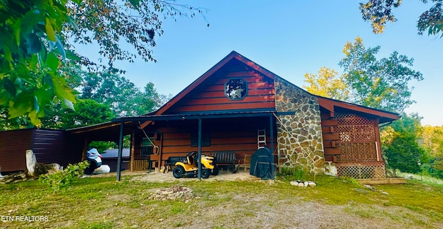 view of outbuilding