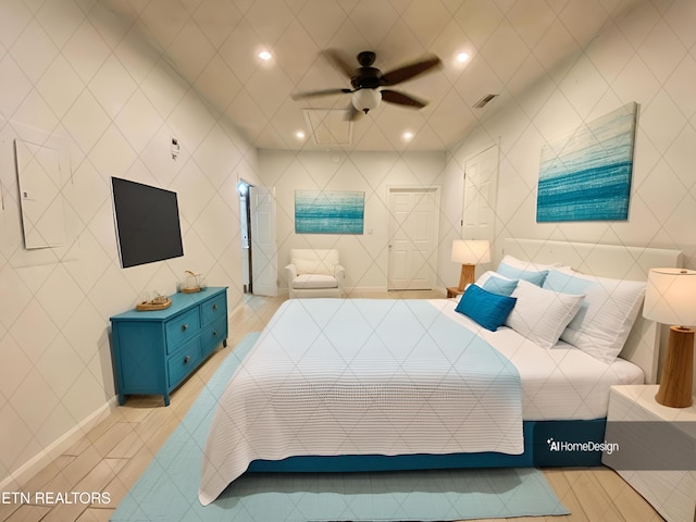 bedroom with ceiling fan