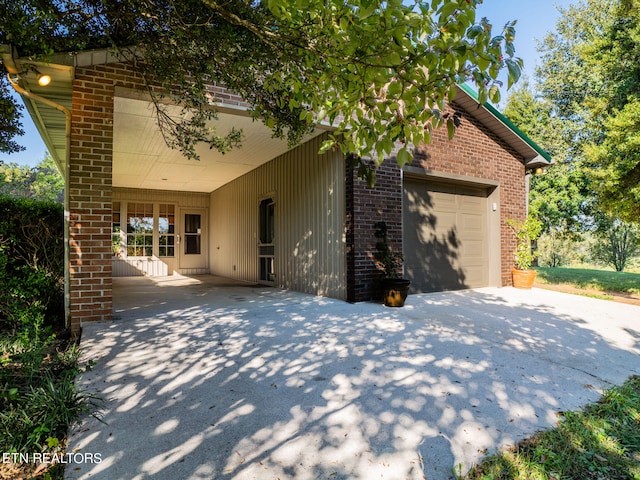 view of front facade featuring a garage