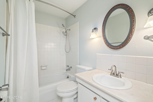 full bathroom with shower / bathtub combination with curtain, decorative backsplash, vanity, and toilet