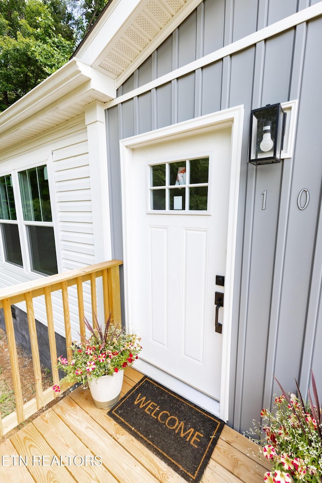 105 Highland Ave, Clinton, TN 37716 - property entrance with board and batten siding