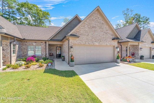 view of front of property featuring a front lawn and a garage