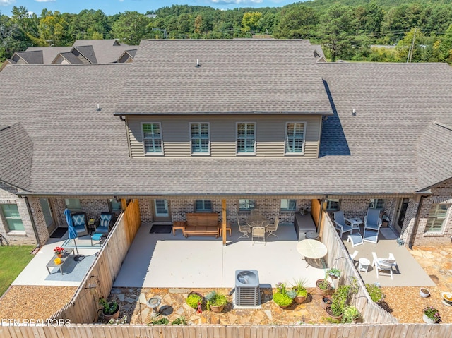 view of front facade with a patio