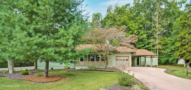 view of front facade featuring a garage, a porch, a front lawn, and a carport