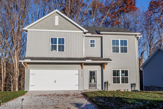 view of front property featuring a garage