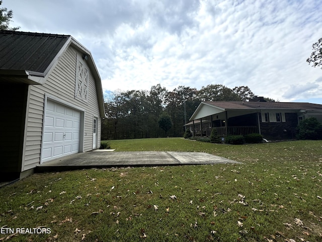 view of yard featuring a garage