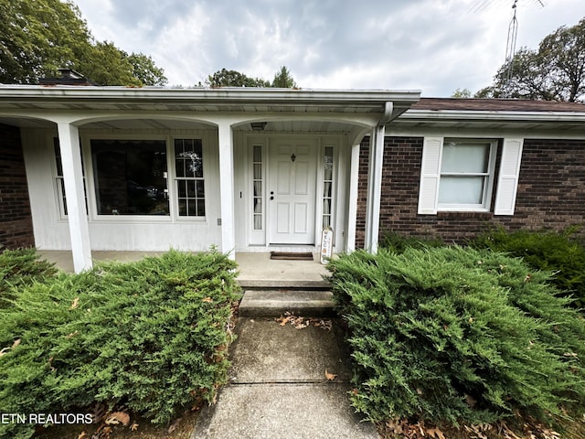 property entrance featuring covered porch