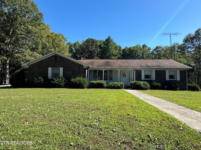 single story home featuring a front lawn