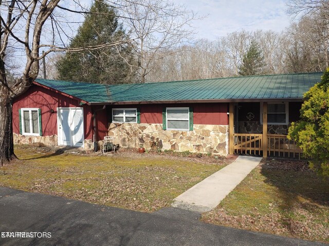 view of front of home with a front yard