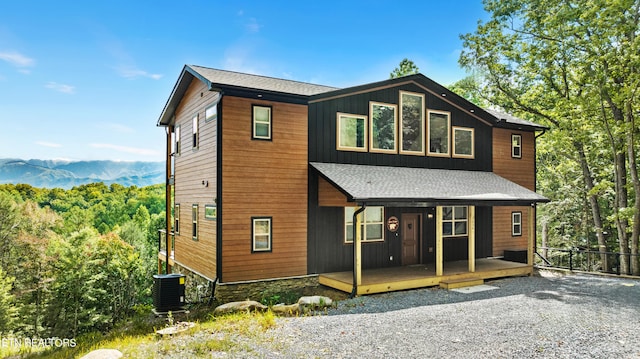 view of front of property with a mountain view and covered porch