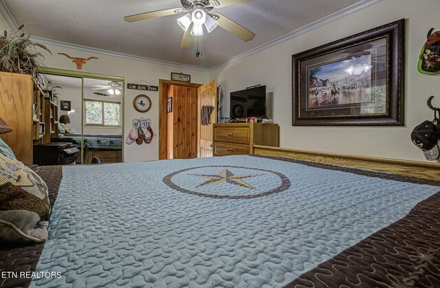 bedroom with ceiling fan, a textured ceiling, ornamental molding, and hardwood / wood-style flooring