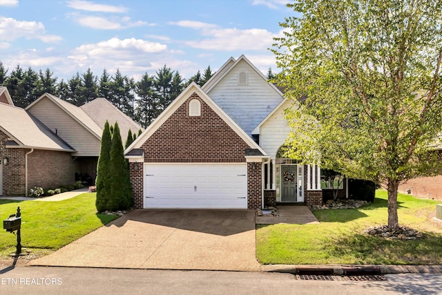 view of front facade with a front yard