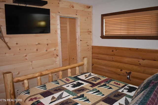 bedroom featuring a closet