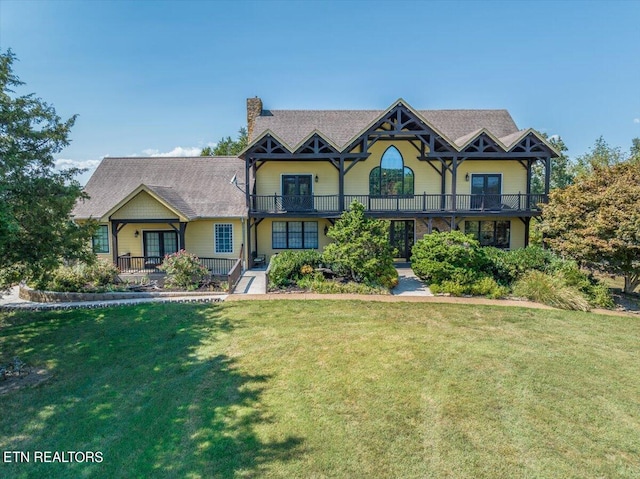 view of front of home featuring a front lawn