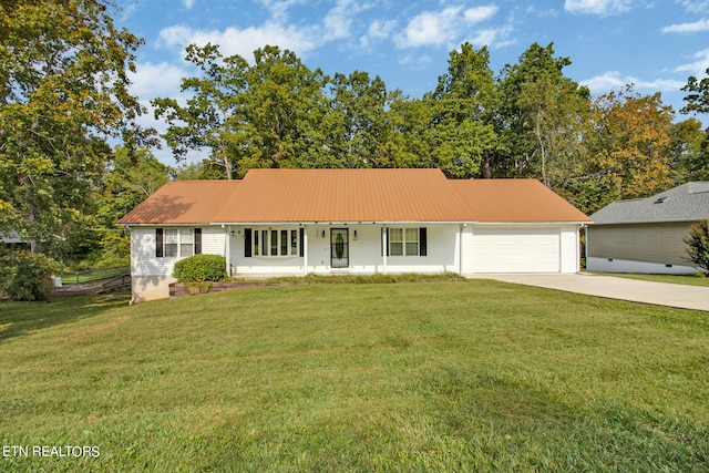 single story home featuring a porch and a front lawn