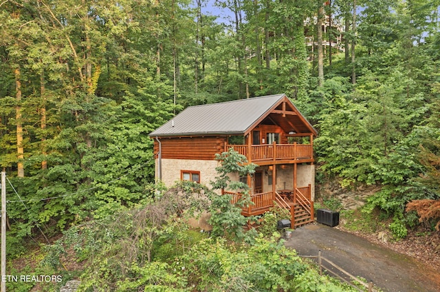 cabin with cooling unit and a balcony