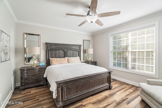 bedroom featuring ceiling fan, dark hardwood / wood-style floors, and crown molding