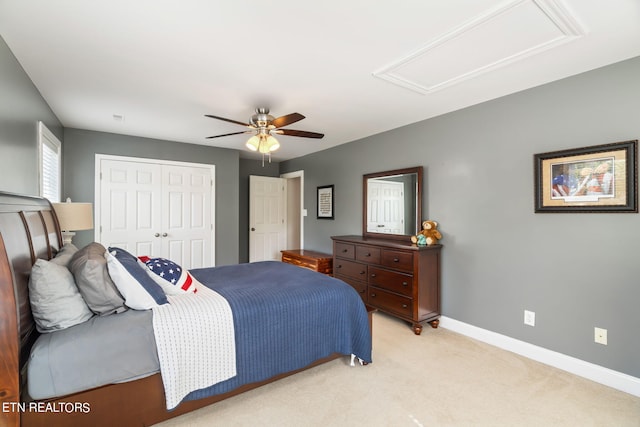 bedroom featuring ceiling fan, a closet, and light carpet