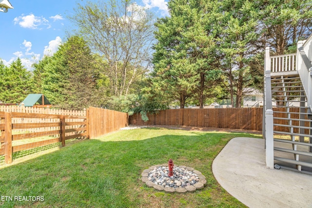 view of yard with a patio