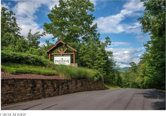 view of community / neighborhood sign