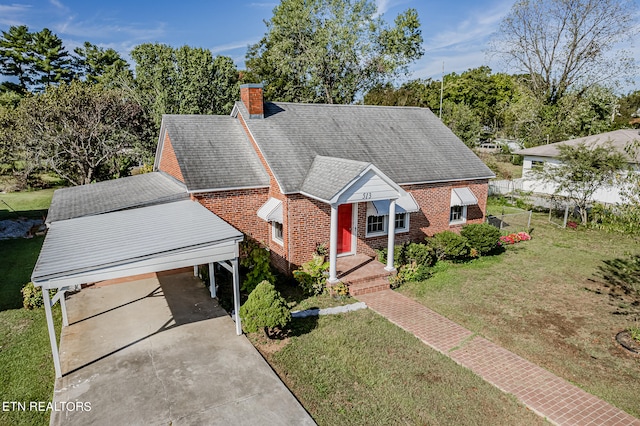 view of front facade featuring a front lawn and a carport