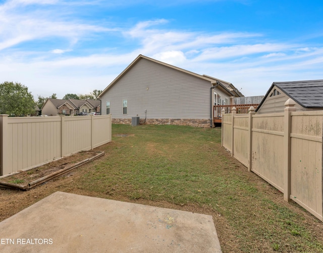 view of yard featuring a patio and cooling unit