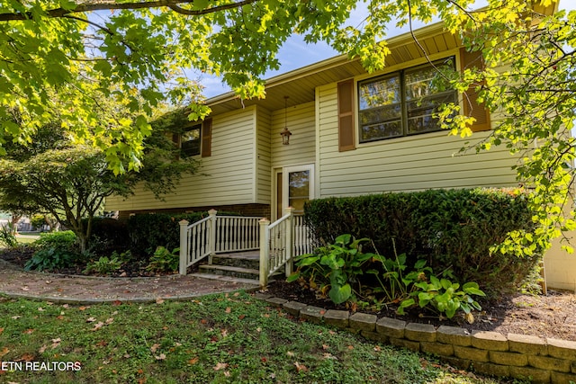 view of split foyer home