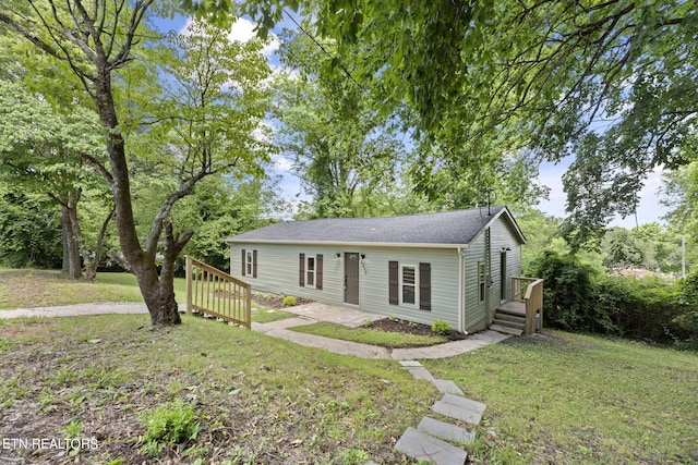 view of front of house with a front lawn