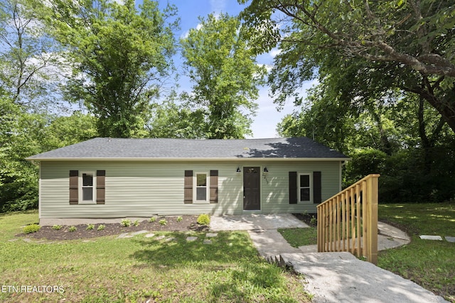 ranch-style home with a front yard