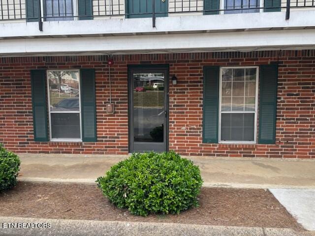 entrance to property featuring a balcony