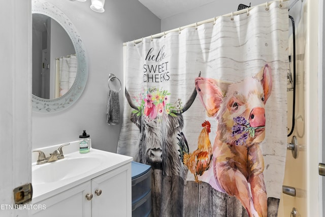 bathroom featuring a shower with shower curtain and vanity