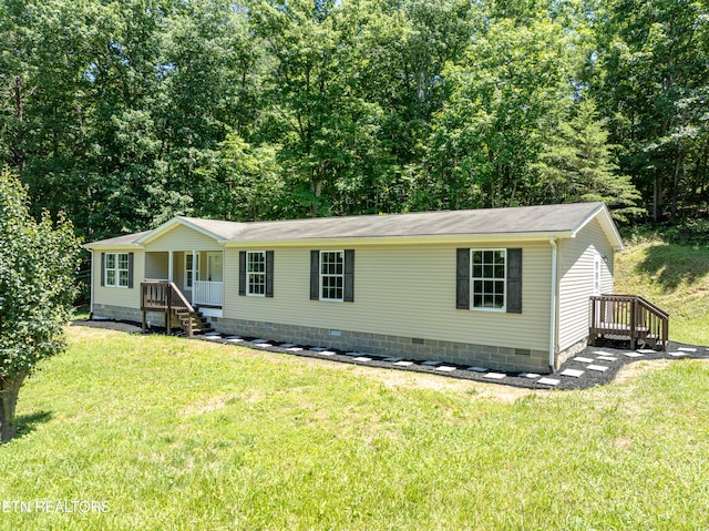 view of front facade with a front lawn