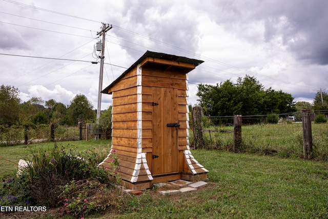 view of outdoor structure featuring a yard