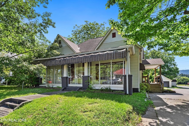 view of front of home with a front lawn and covered porch