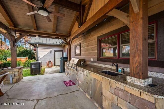 view of patio featuring a grill, an outdoor kitchen, ceiling fan, and sink