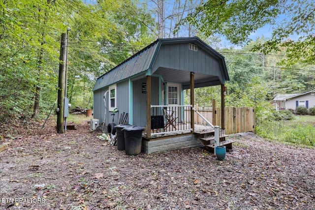 view of front of property featuring a porch