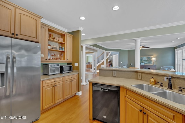 kitchen with ceiling fan, sink, appliances with stainless steel finishes, light wood-type flooring, and crown molding