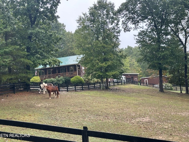 view of yard featuring a rural view