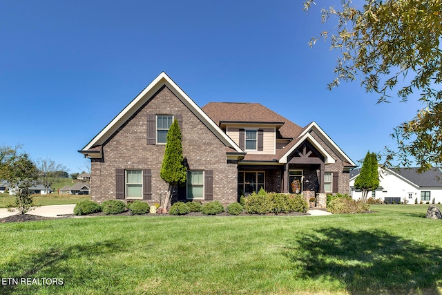 view of front facade with a front lawn