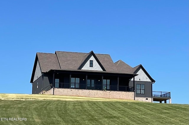 view of front of home with a front lawn