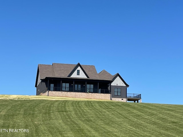 view of front of house with a front yard