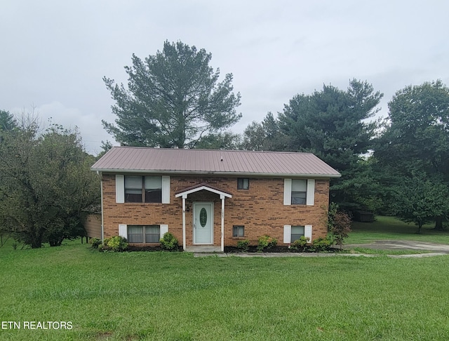 raised ranch featuring a front lawn