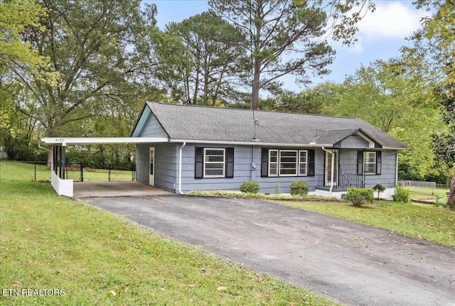 view of front of house with a carport and a front yard