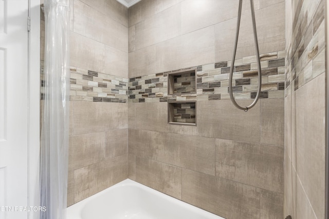 bathroom with shower / tub combo